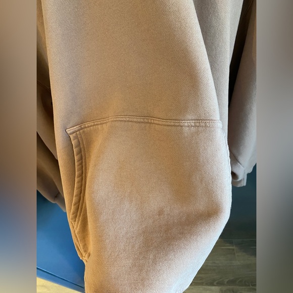 Aritzia TNA hoodie - Picture 4 of 4